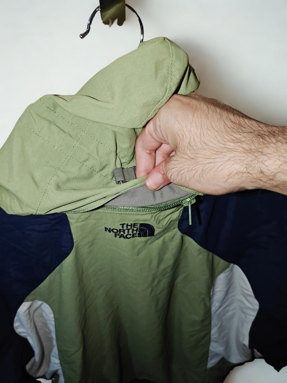 The North Face HyVent Hooded Jacket Men's Medium Green Blue Outdoor Jacket