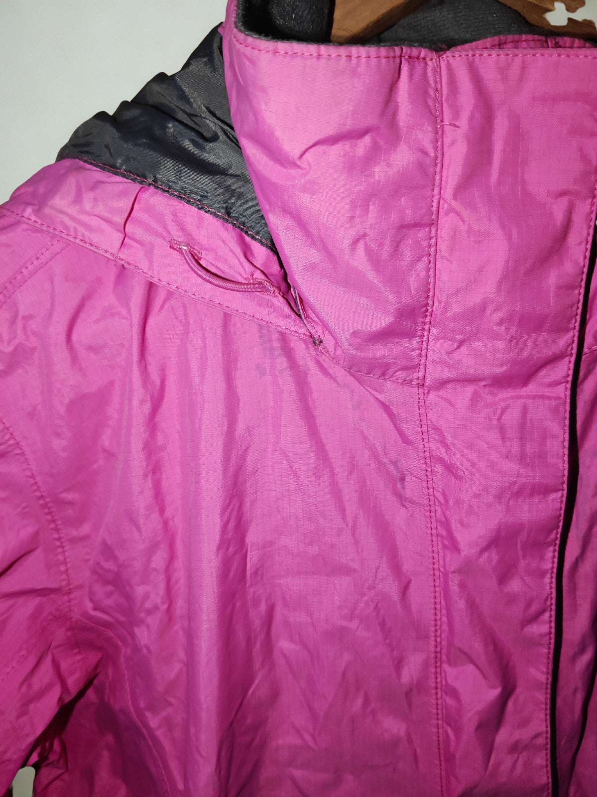 The North Face HyVent Pink Hooded Rain Jacket Women's Large Waterproof Shell