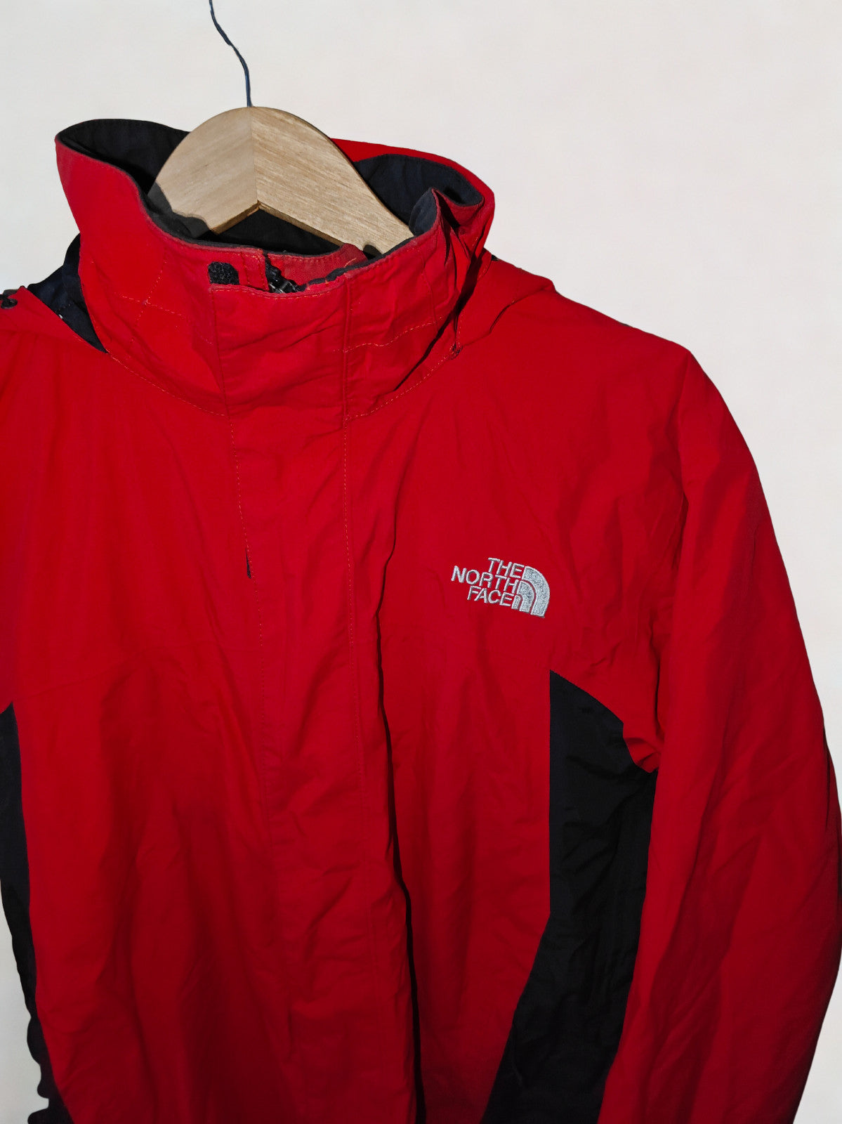 The North Face Men's HyVent Red &amp; Black Hooded Waterproof Jacket Size S