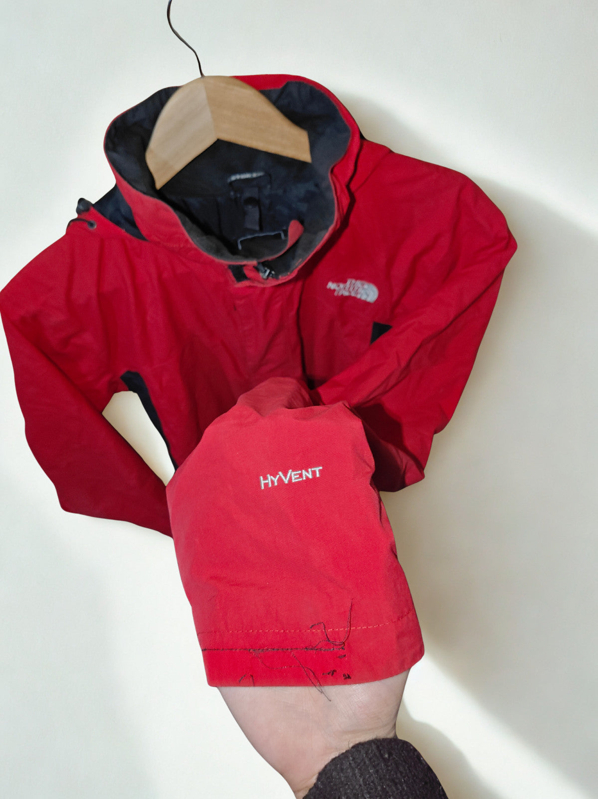 The North Face Men's HyVent Red &amp; Black Hooded Waterproof Jacket Size S