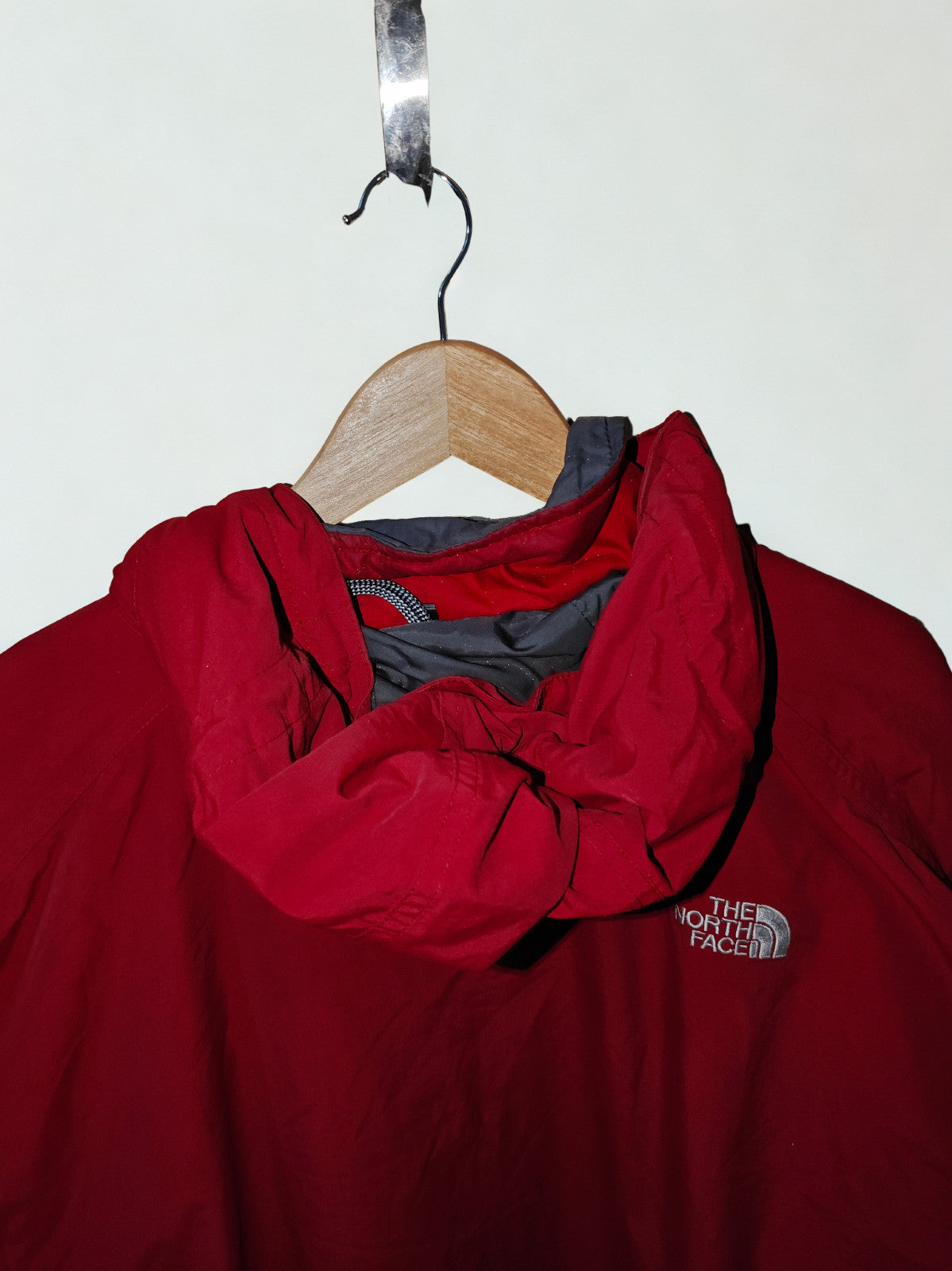 The North Face HyVent Hooded Jacket Men's Large Red Waterproof Outdoor Shell