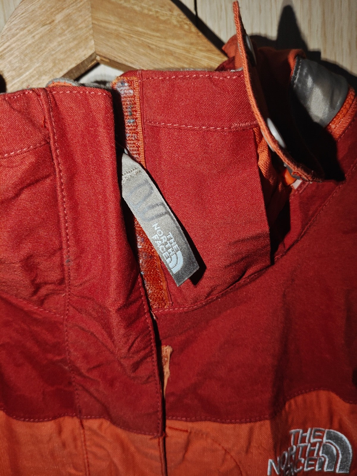 The North Face Women's L HyVent Waterproof Hooded Jacket Burnt Orange Rain Shell