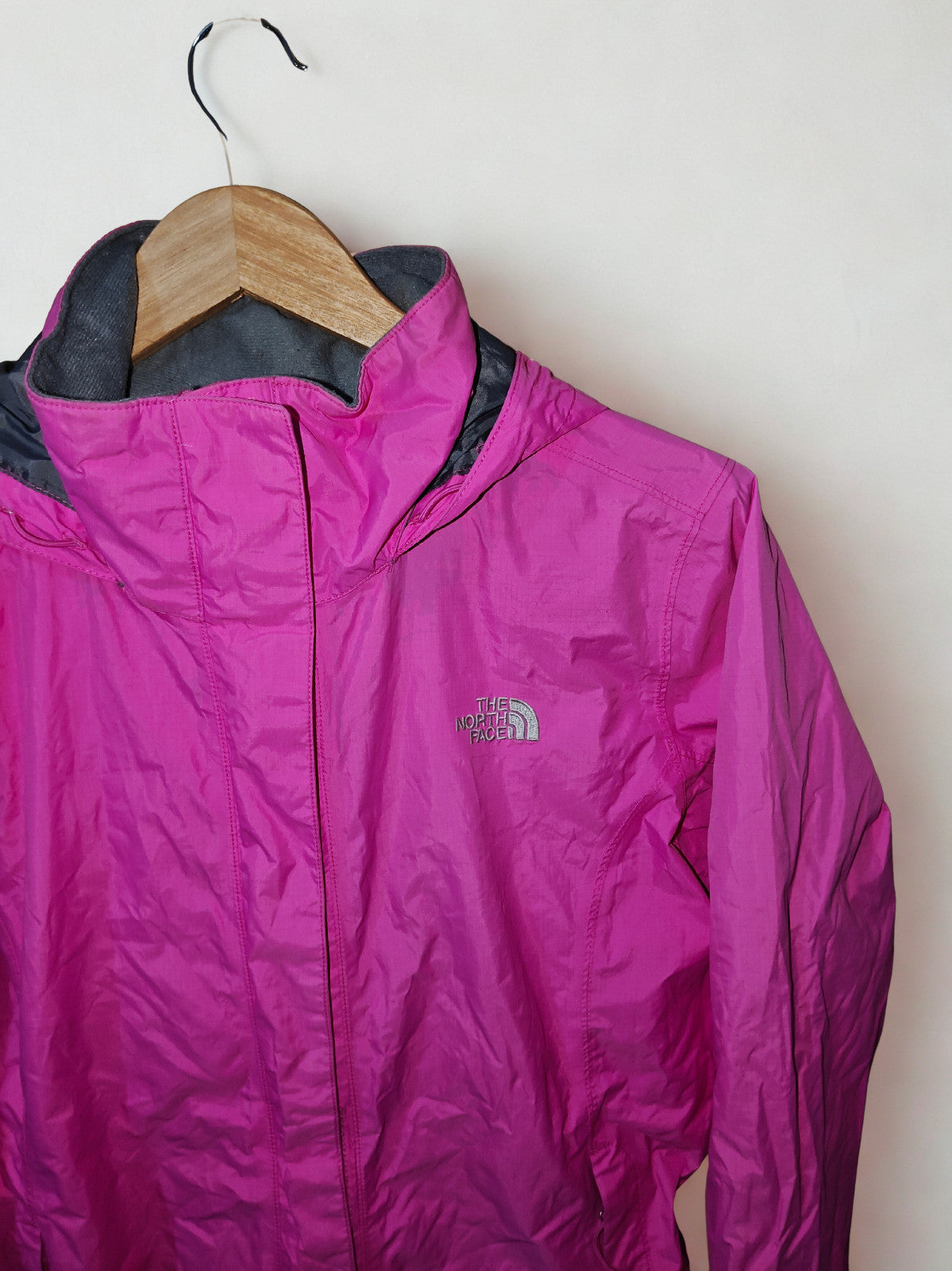 The North Face HyVent Pink Hooded Rain Jacket Women's Large Waterproof Shell