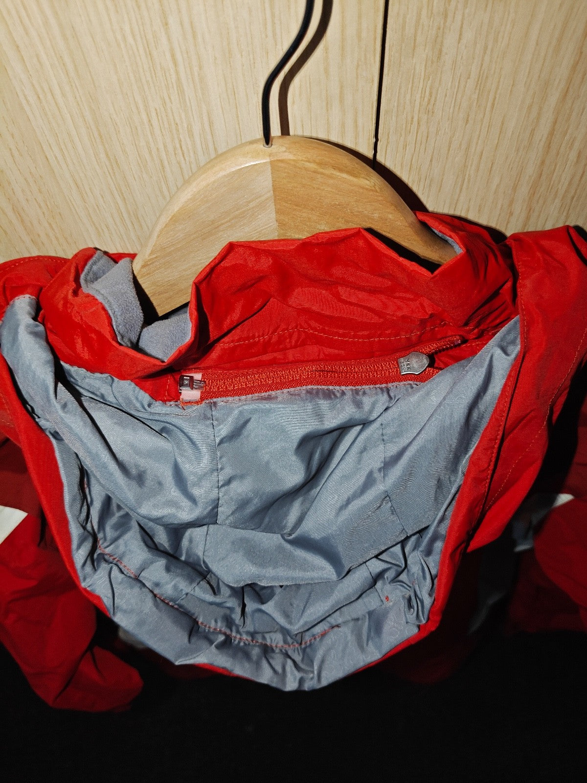 The North Face Women's HyVent Waterproof Jacket Red/White Hooded Size M