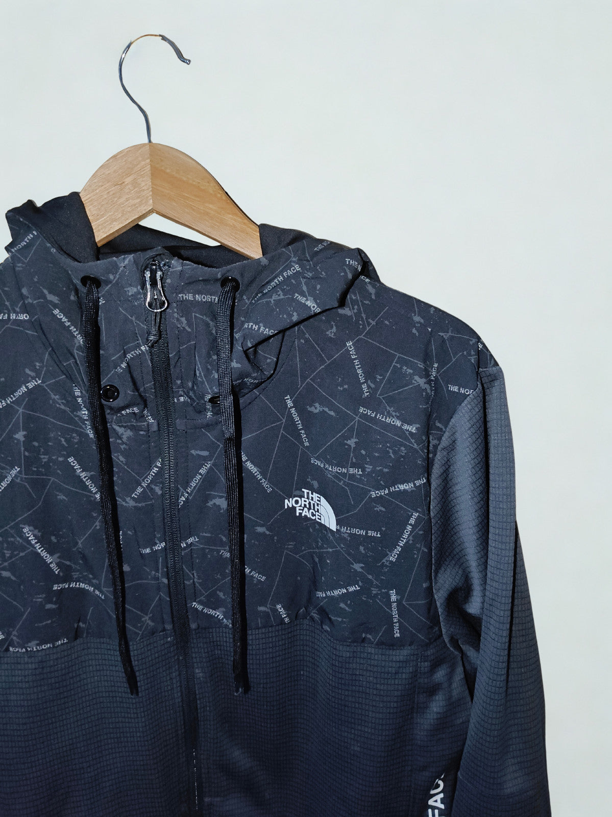 The North Face Black &amp; Grey Grid Hoodie Jacket Men's Medium Technical Full Zip
