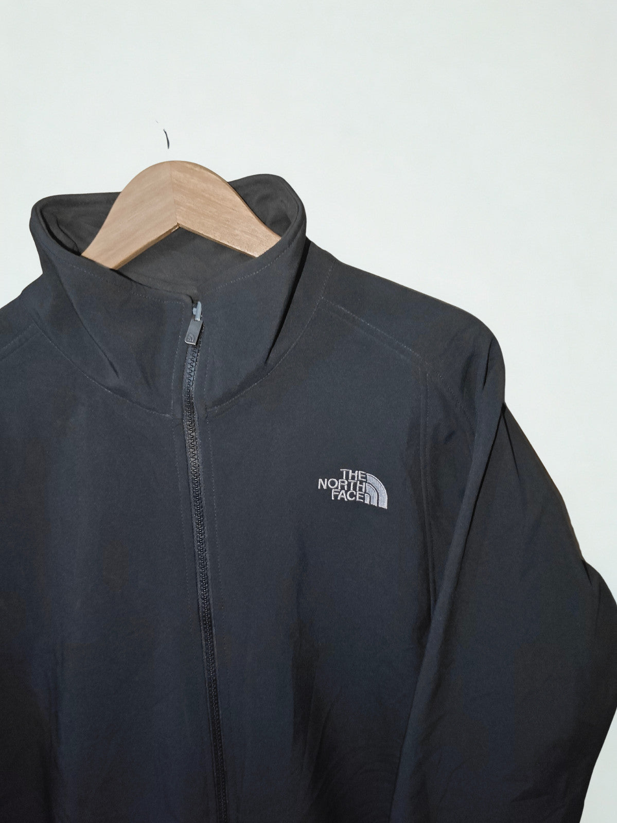 The North Face Men's Large Black Softshell Jacket Full Zip Windproof Stretch